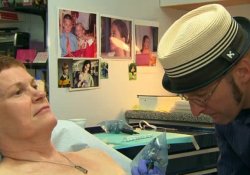 Мастер тату возвращает красоту женской груди после тяжелой операции