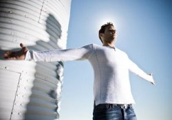 Как правильная осанка может улучшить настроение