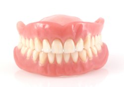 Парадокс: врачи 9 недель не могли найти зубной протез в организме больной