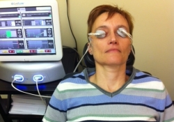 Специальные «очки-колпачки» устраняют синдром сухого глаза всего за 12 минут