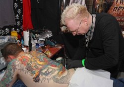 Цветные татуировки могут способствовать развитие рака