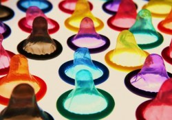 Билл Гейтс обещает 100 000 долларов за концепцию презервативов нового поколения