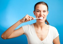 Чистка зубов с бодрящим эффектом – необычная гигиеническая новинка