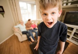 Курение родителей чревато агрессивным поведением детей