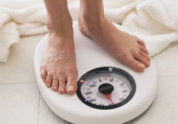 Снижение массы тела улучшает состояние полных людей, страдающих псориазом