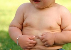 Родители сами доводят детей до ожирения