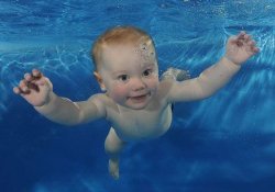 Плавание в бассейне спасает жизнь малыша с тяжелейшим пороком сердца
