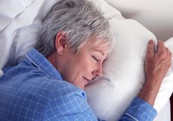Глаукома: пора избавиться от привычки спать на одном боку