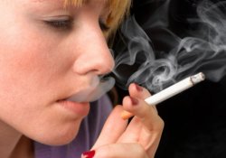 Курение и ранний климакс: каждая затяжка сигареты приближает менопаузу