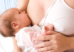 Материнское молоко – профилактика не только аллергий, но и ангины, и гайморита