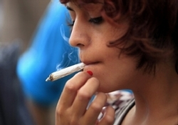 Для женщин курение «травки» более вредно, чем для мужчин