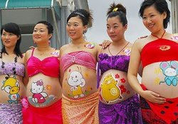 В КНР «бум» операций кесаревого сечения: женщины не хотят рожать в Год Овцы