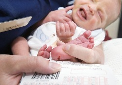 В Великобритании расширяется перечень болезней для скрининга новорожденных