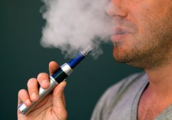 Пар электронных сигарет может повышать риск развития простудных заболеваний
