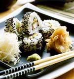 Сырая рыба: почему опасно есть суши?