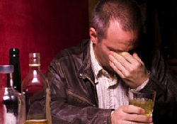 Неслышная поступь алкоголизма: 5 признаков появления опасной зависимости