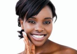 Жителям африканских стран запрещают использовать отбеливающие кремы для кожи