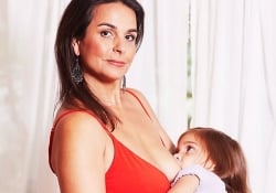 Австралийка не откажется от кормления грудью 6-летней дочери (ФБ)