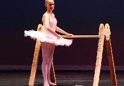 Всем смертям назло: в США состоялся дебют балерины, ослепшей от рака мозга