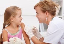 Вакцинировать всех детей без исключения: жесткий закон о прививках