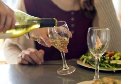 Даже умеренное потребление алкоголя может способствовать развитию рака