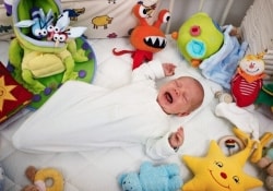 Как детское одеяльце может стать причиной смерти малыша