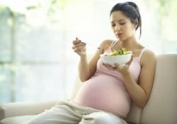 Будущая мама, которая ест за двоих, может «обеспечить» своему ребенку диабет