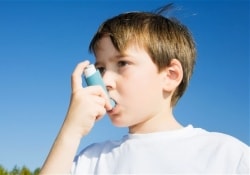 Новые последствия лечения детской астмы ингаляционными препаратами