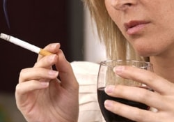 Почему для излечения от алкоголизма нужно расстаться с курением