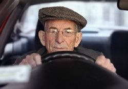 Лишать ли пожилых водителей прав?