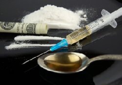 Пенсионеры-героинщики: опиоидная наркомания заметно «постарела»…
