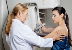 Регулярная маммография рекомендована с 50 лет
