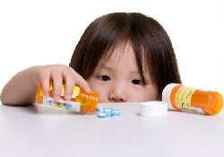 Препараты из домашних аптечек часто становятся причиной отравлений детей