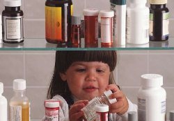 Лекарства из бабушкиной аптечки смертельно опасны для малышей