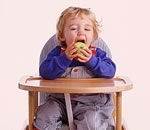 Как кормить ребенка: по требованию или по времени
