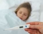Судороги на фоне высокой температуры у детей редко приводят к смерти