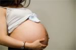 Женский алкоголизм связан с поздним материнством