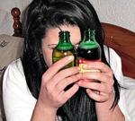 В книгу рекордов или в реанимацию: школьница в течение недели выпивает 15 литров вина, 5 литров пива и бутылку водки