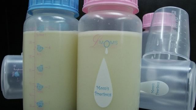 Как правильно хранить грудное молоко?
