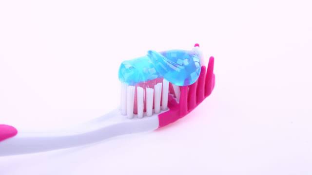 Почистить зубы – непростая задача